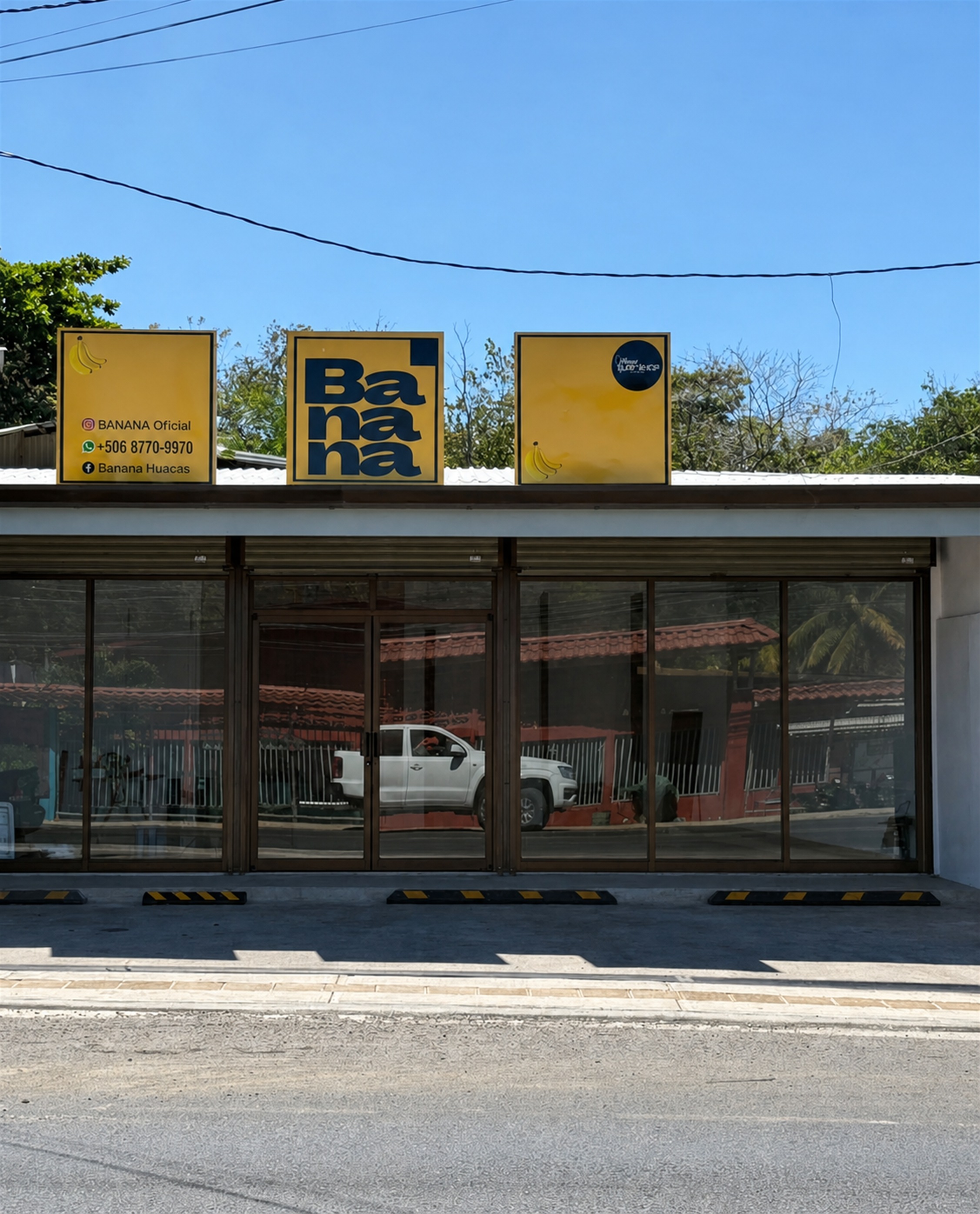 Fachada del local Banana Store en Huacas, Guanacaste